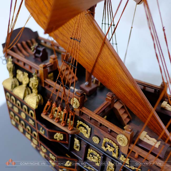 Thuyền buồm gỗ trang trí quà tặng ý nghĩa cho công ty 