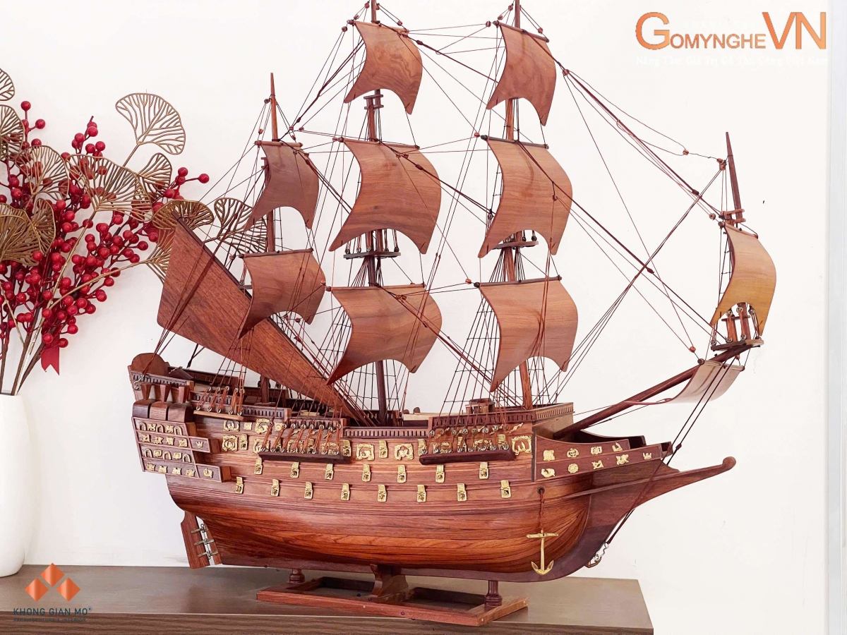 Thuyền buồm gỗ hương ta 60x65x12cm