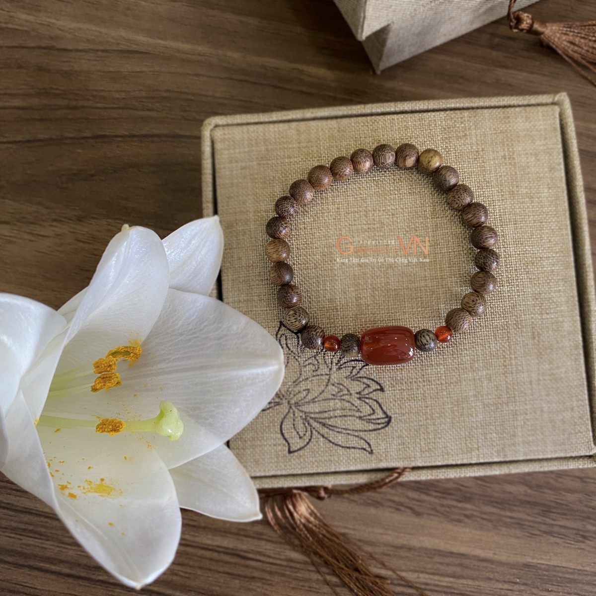 Vòng trầm hương đeo tay phong thủy