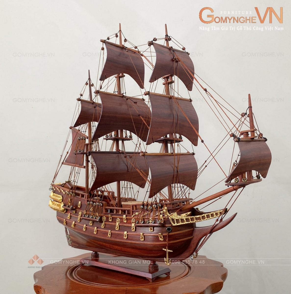 Thuyền thuận buồm xuôi gió gỗ tử đàn