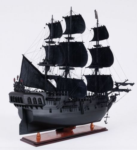 lịch sử mô hình tàu chiến ngọc trai đen 