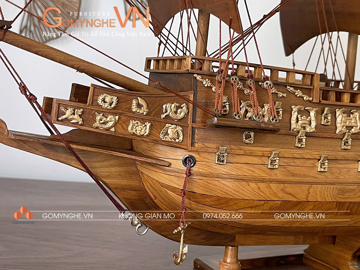 Chi tiết mũi thuyền gỗ bách xanh