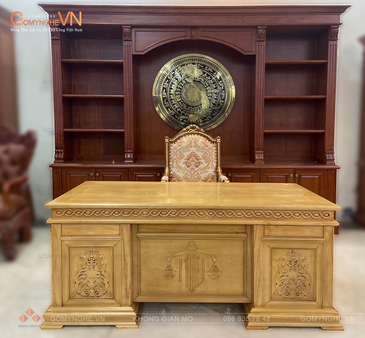 Bàn giám đôc ghế họa tiết nỉ dát vàng