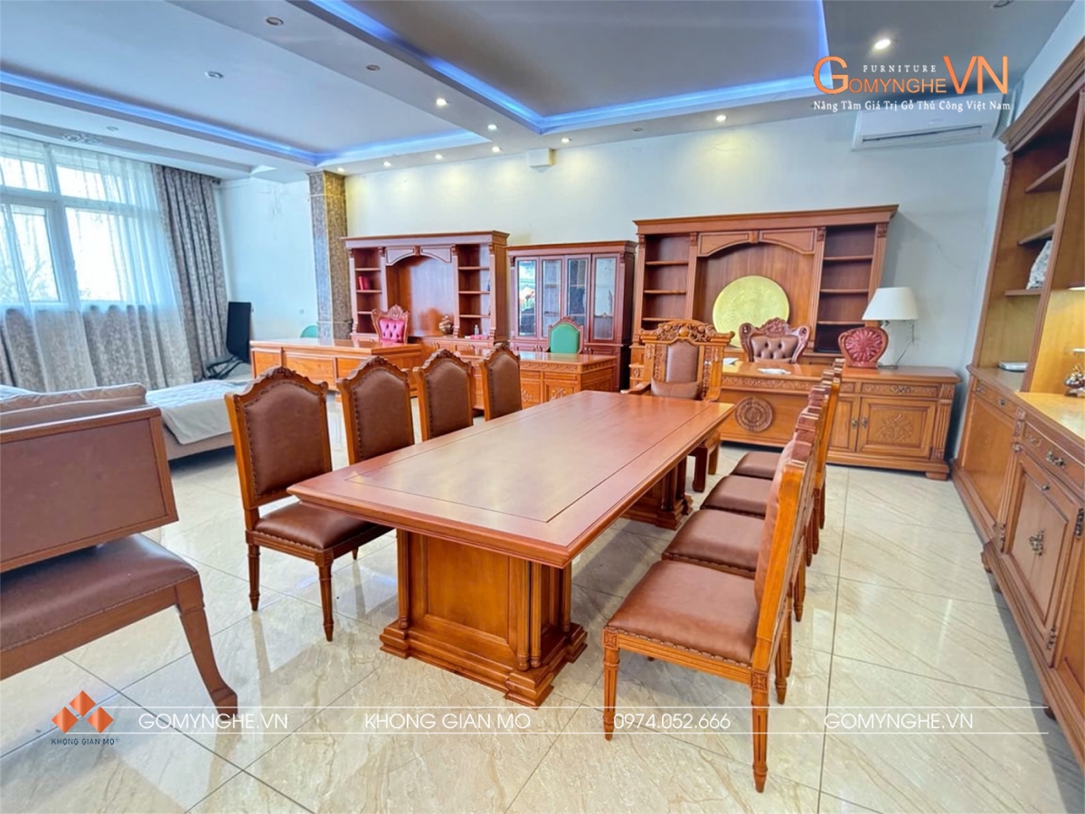 Ghế chủ tọa giữ vị trí đặc biệt trong phòng họp lãnh đạo. Không chỉ tạo sự khác biệt về vị trí, chiếc ghế còn phải phù hợp với kích thước bàn, công năng sử dụng, chất liệu và tổng thể nội thất. Bài viết chia sẻ cách lựa chọn ghế chủ tọa phù hợp cho phòng họp, phòng tiếp khách và phòng làm việc lãnh đạo.