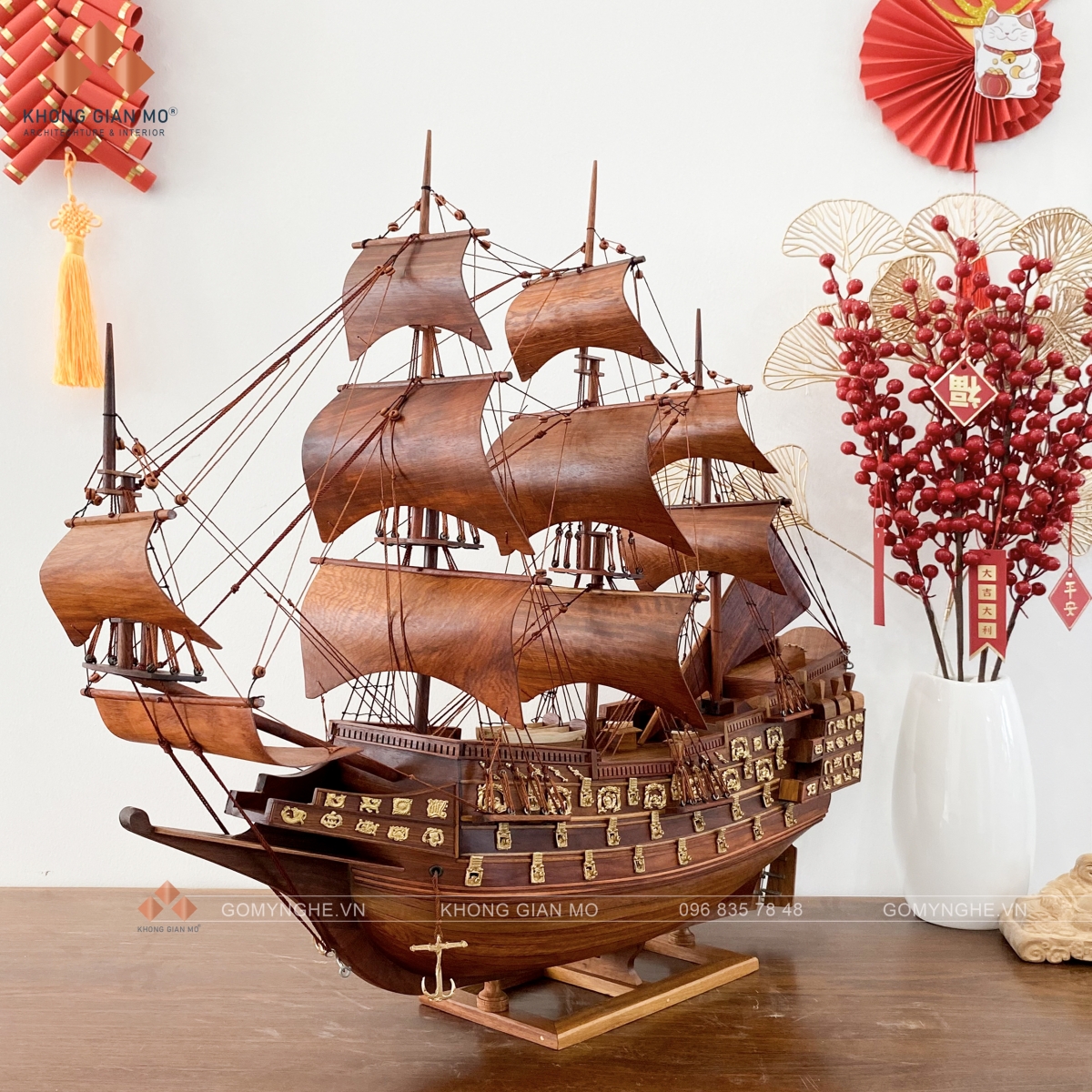 Thuyền buồm gỗ Hương - biếu quà tết cho bố mẹ người yêu 