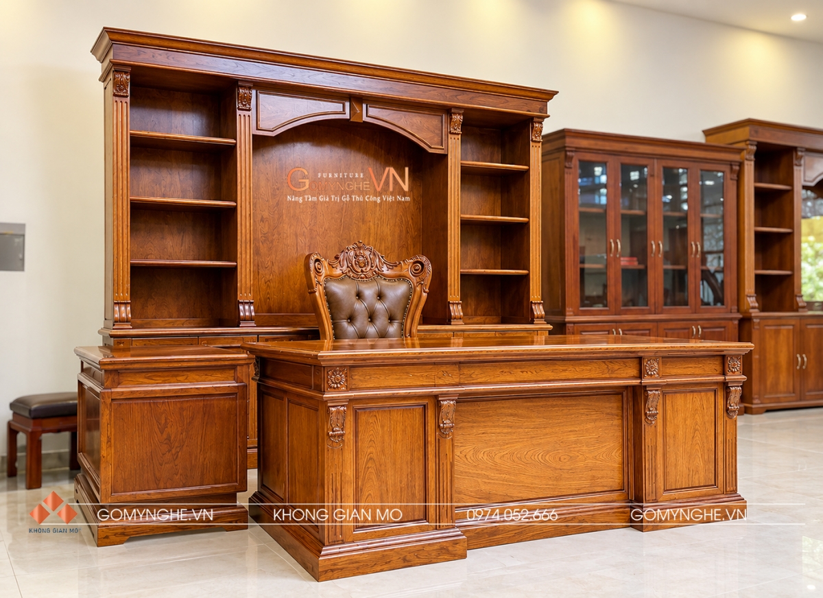 Combo bộ bàn ghế chủ tịch lãnh đạo gỗ tự nhiên gõ đỏ ế lãnh đạo, ghế Chủ tịch bằng gỗ gõ đỏ nhập khẩu, thiết kế bề thế, chạm thủ công tinh tế, bọc da nâu sang trọng. Kích thước 86 x 65 x 133cm, sản xuất tại xưởng Gỗ Mỹ Nghệ Bắc Ninh, phù hợp phòng lãnh đạo, văn phòng cao cấp và biệt thự.