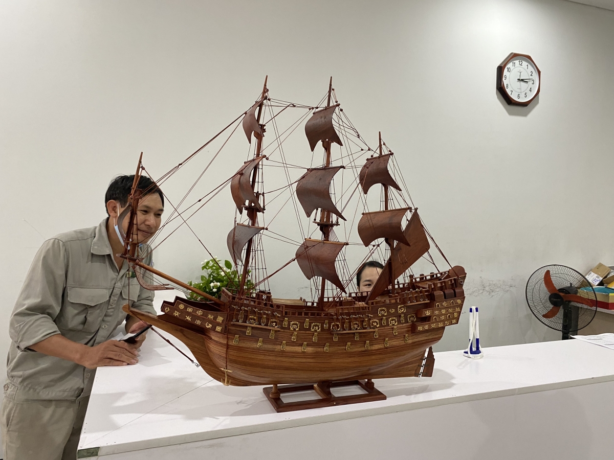 Thuyền trang trí quầy lễ tân