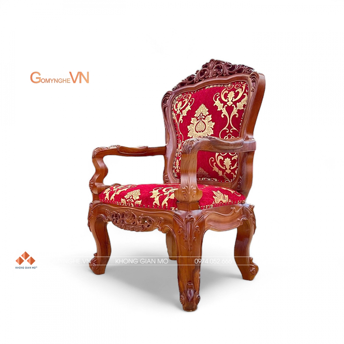 Ghế lãnh đạo nữ gỗ gõ đỏ bọc vải đỏ hoa văn vàng mang phong cách cổ điển sang trọng. Khung gỗ màu nâu đỏ kết hợp đệm và tựa lưng bọc vải hoa văn tinh tế, phù hợp với phòng làm việc giám đốc nữ và không gian nội thất văn phòng cao cấp. Sản phẩm được giới thiệu tại Gomynghe.