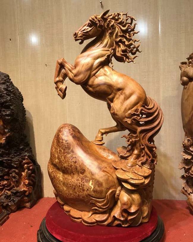 tượng ngựa gỗ mỹ nghệ quàn tặng phong thủy ý nghĩa
