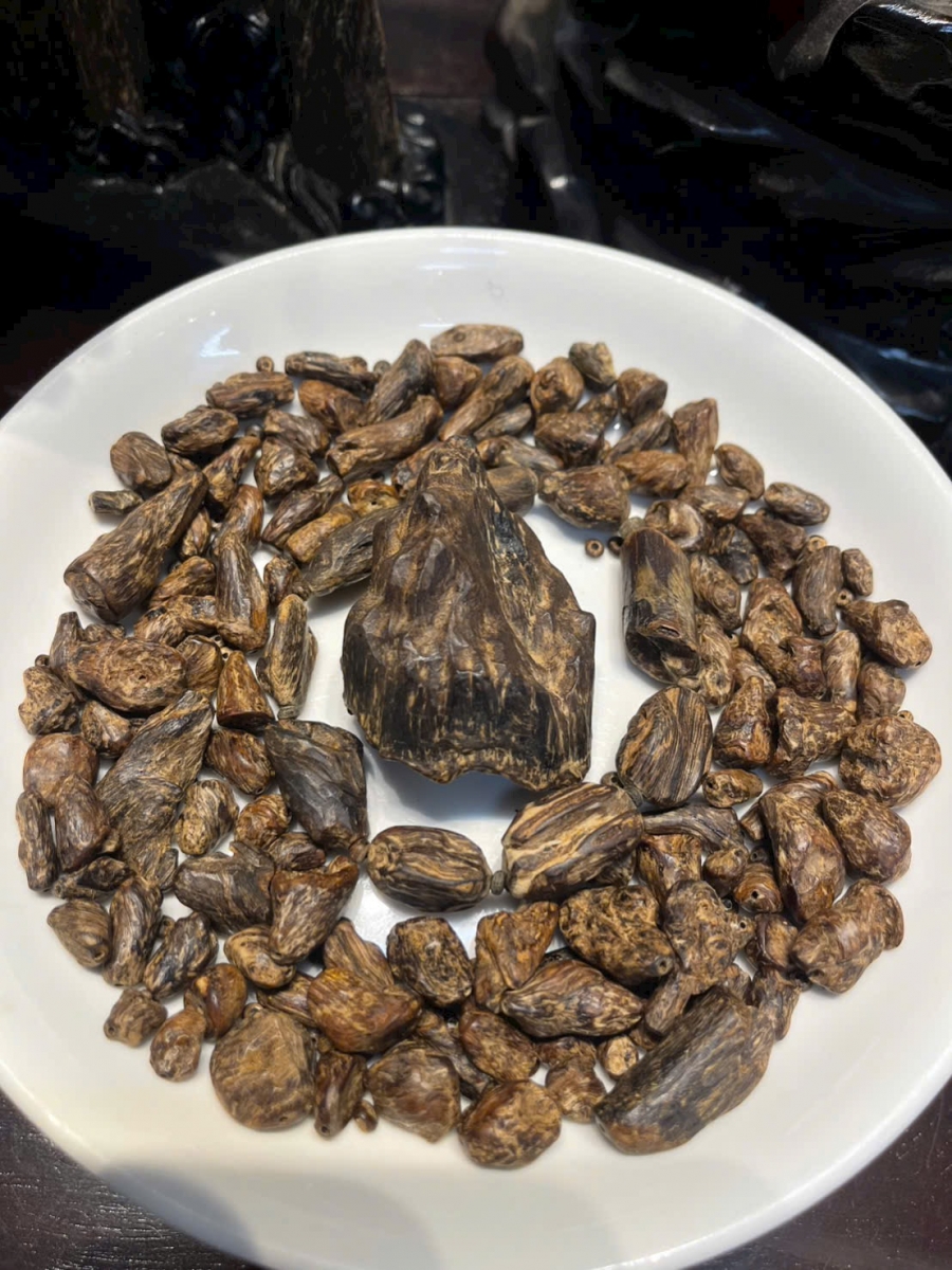 Trầm nguyên khối hạt trầm