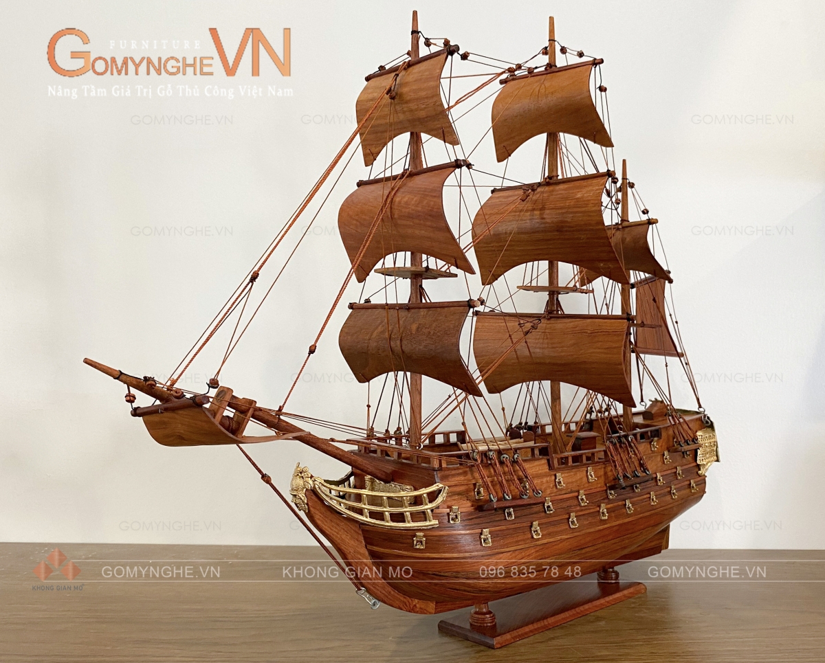 Mô hình thuyền buồm gỗ hương quà tặng doanh nhân trang trí bàn làm việc 