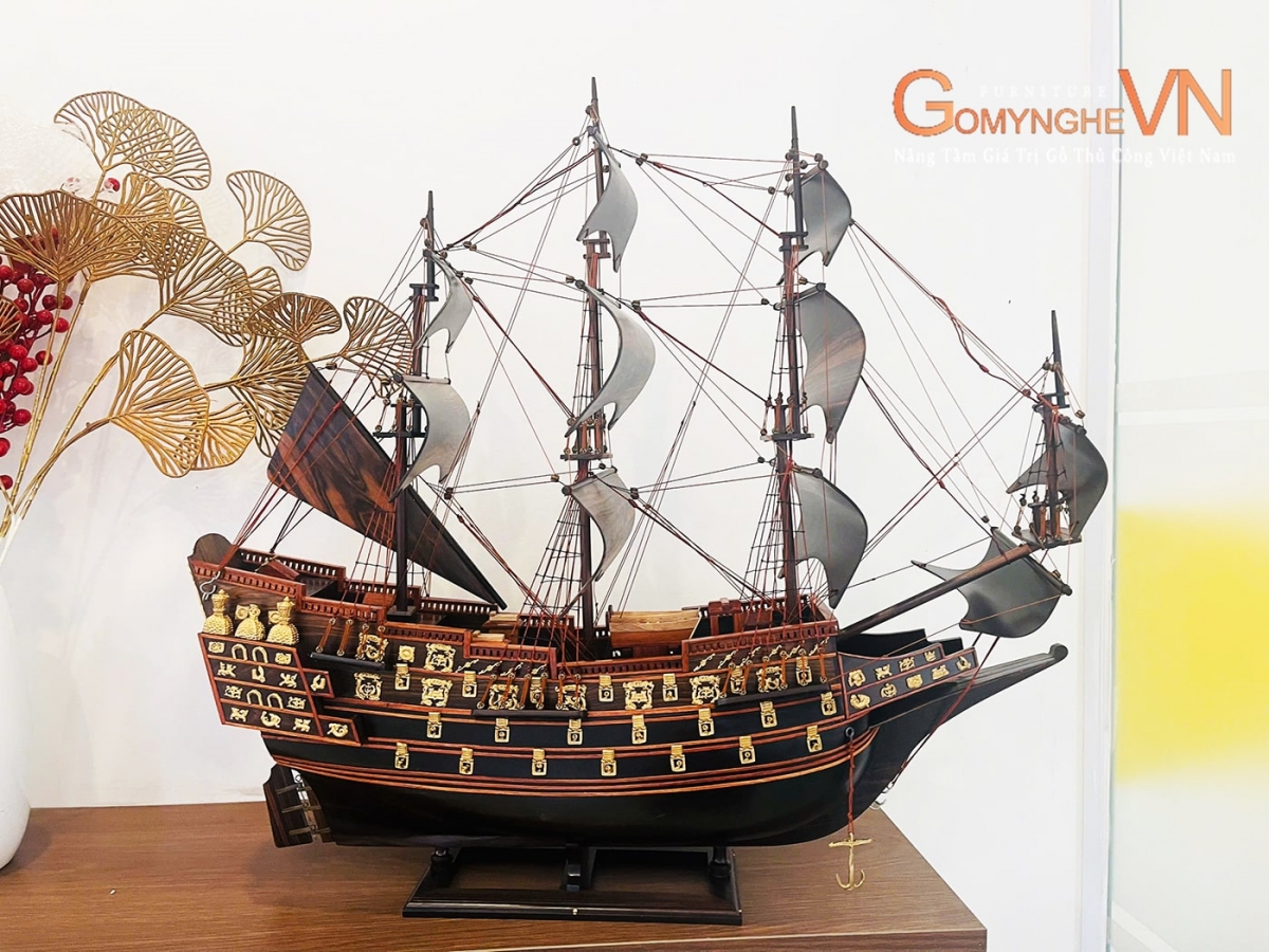 Mô hình thuyền thuận buồm xuôi gió gỗ mun hoa mặt cắt thueyenf