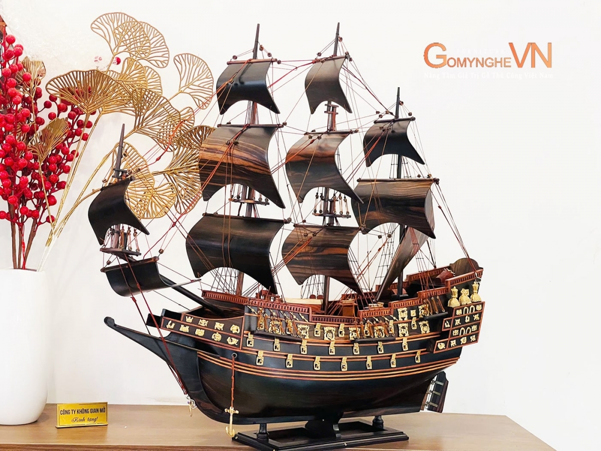Thuyền buồm gỗ mun hoa kích thước 60x65x15cm