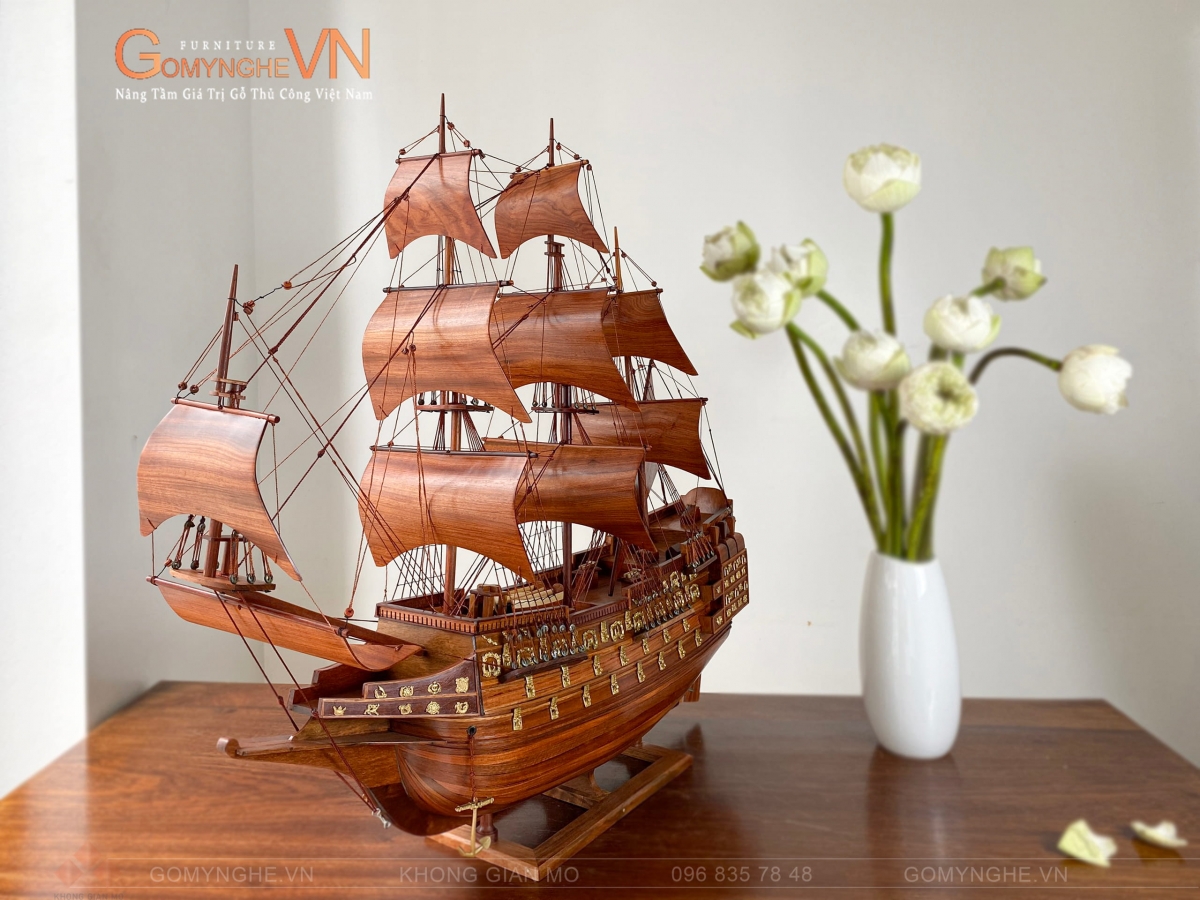 Mô hình thuyền buồm phong thủy gỗ hương ta