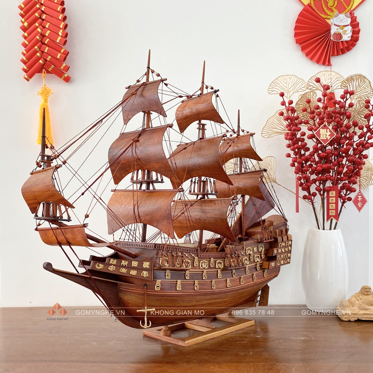 Mô hình thuyền gỗ Hương - quà tết sang trọng 