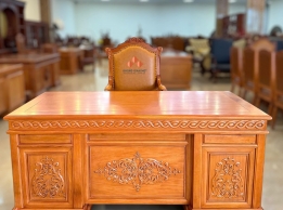 Báo giá bàn Giám đốc gỗ tự nhiên - Mẫu Hoa Lá Tây sang trọng