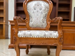 Ghế Giám Đốc - Nữ Doanh Nhân