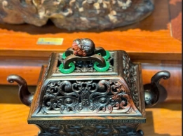 LƯ XÔNG TRẦM MẪU ĐỈNH VOI TAI VOI