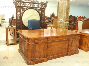 Bàn Làm Việc Giám Đốc Mẫu Sơn Thủy – Sự Tinh Tế Trong Thiết Kế Sang Trọng Từ Gỗ Tự Nhiên
