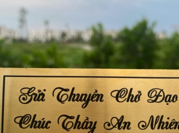 Tặng dịch vụ khắc tag kim loại – Món quà thêm phần ý nghĩa - Khi quý khách chọn mua thuyền buồm gỗ để làm quà tặng sếp 