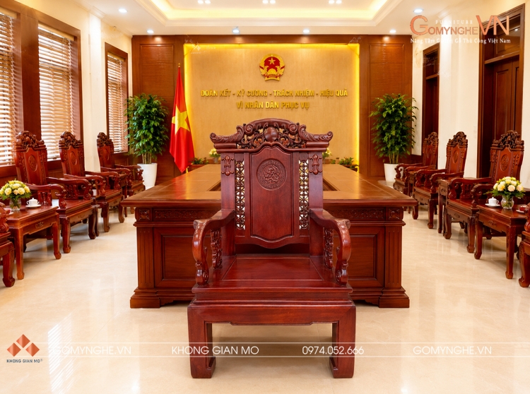 Bàn ghế hội trường gỗ tự nhiên – Không gian trang nghiêm mang dấu ấn cơ quan nhà nước