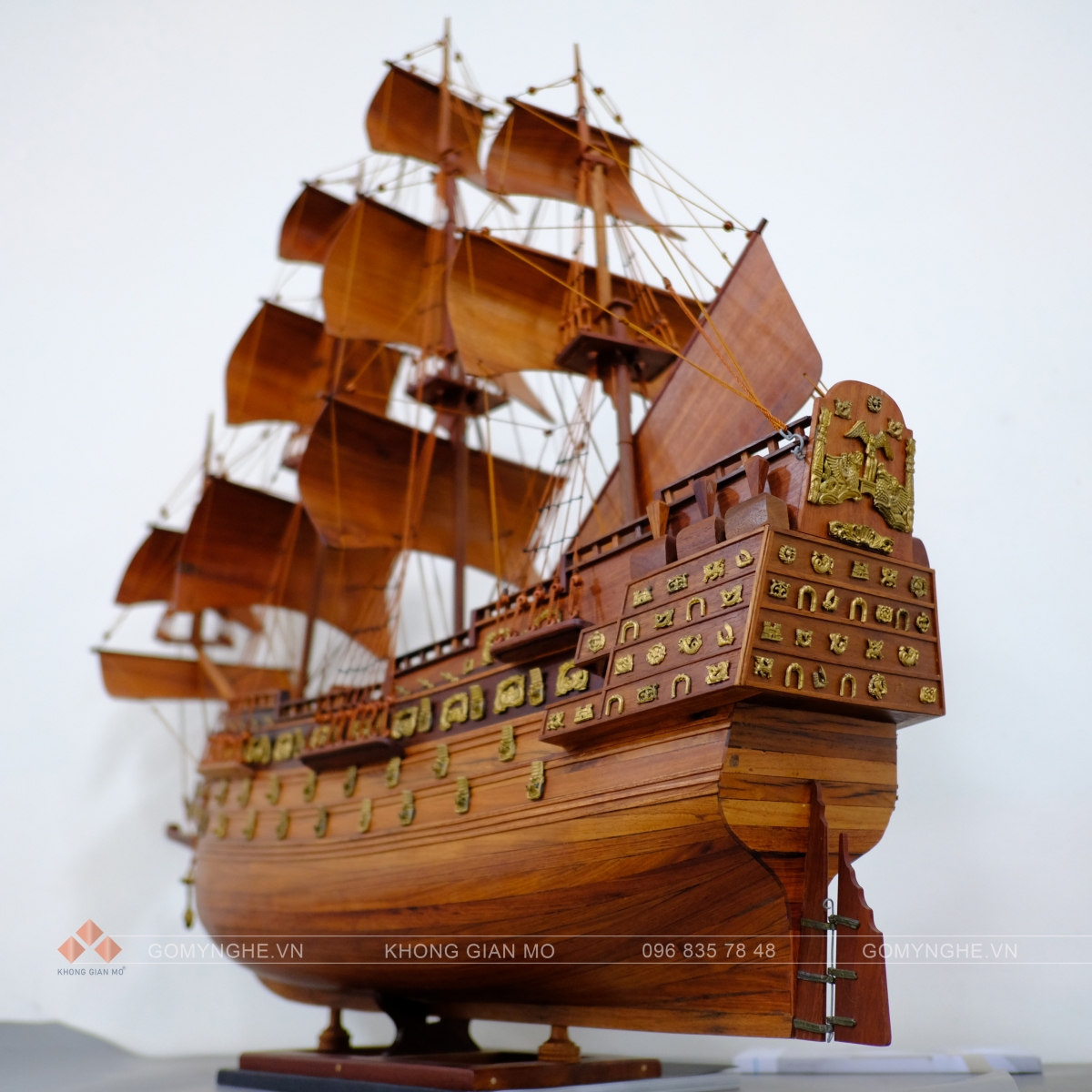 thuyền buồm gỗ hương phong thủy trang trí sang trọng đẳng cấp