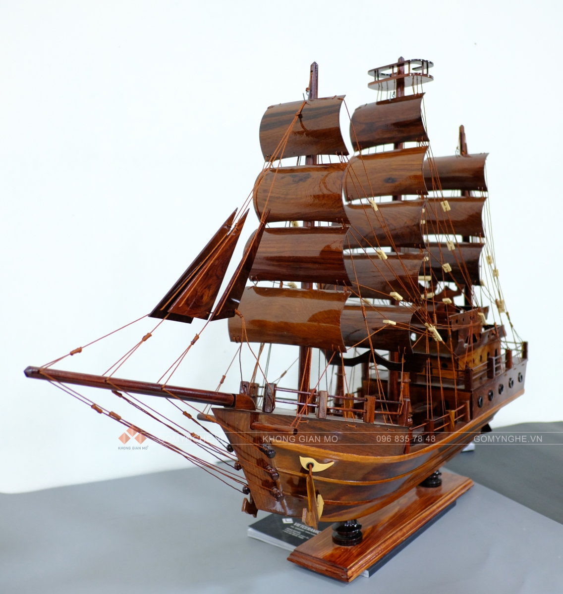 thuyền buồm gỗ cẩm thái quà tặng phong thủy để bàn làm việc