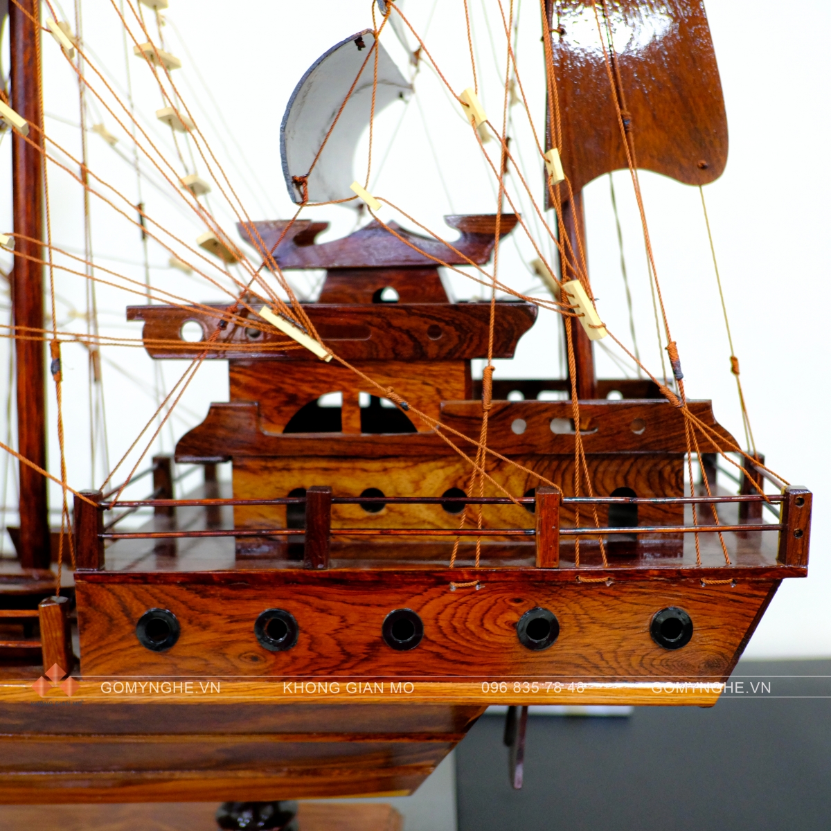 thuyền buồm gỗ trắc trang trí decor nhà cửa văn phòng