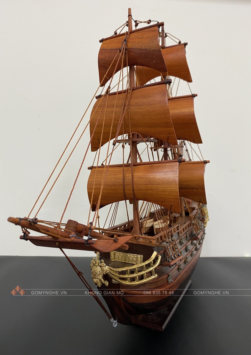 Thuyền buồm gỗ trắc Quà tặng ý nghĩa cho công ty 