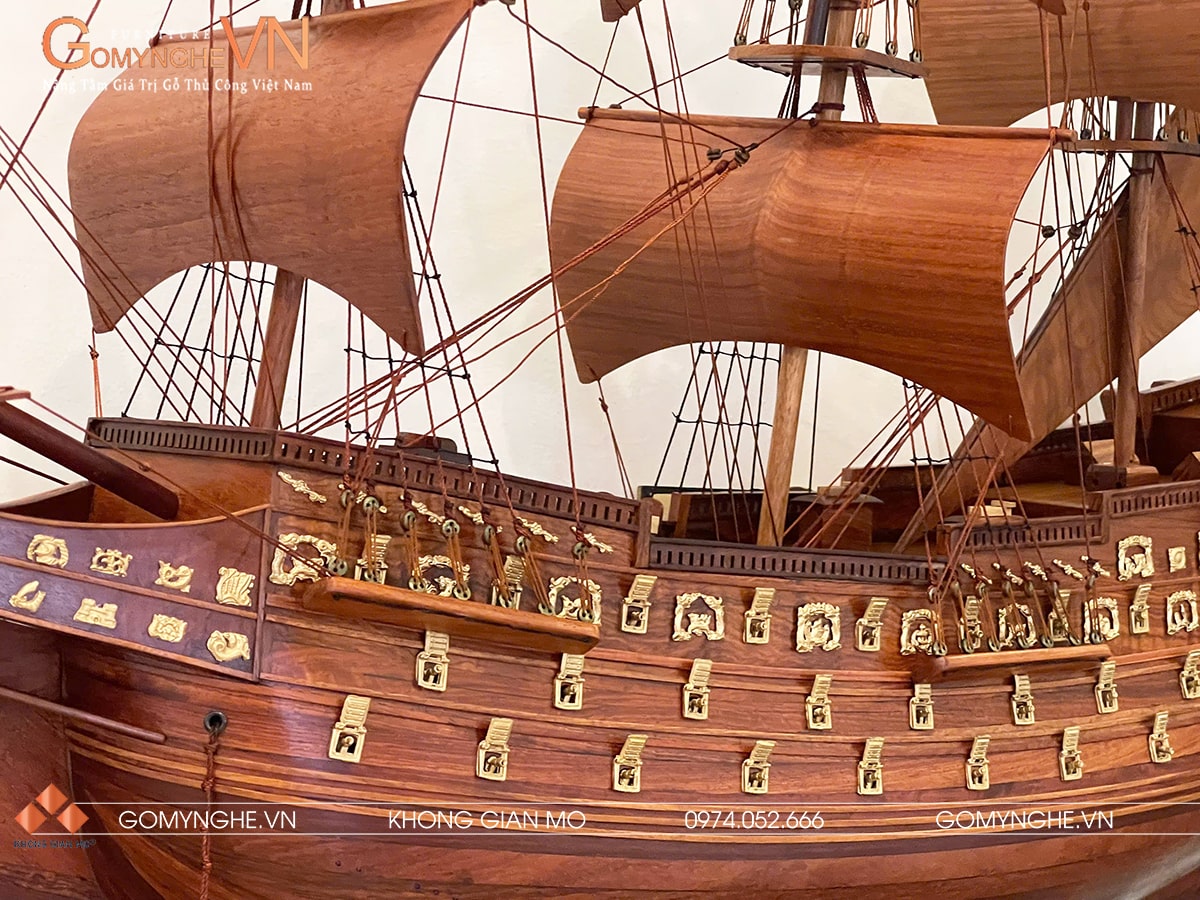 Thuyền gỗ hương chi tiết cánh buồm