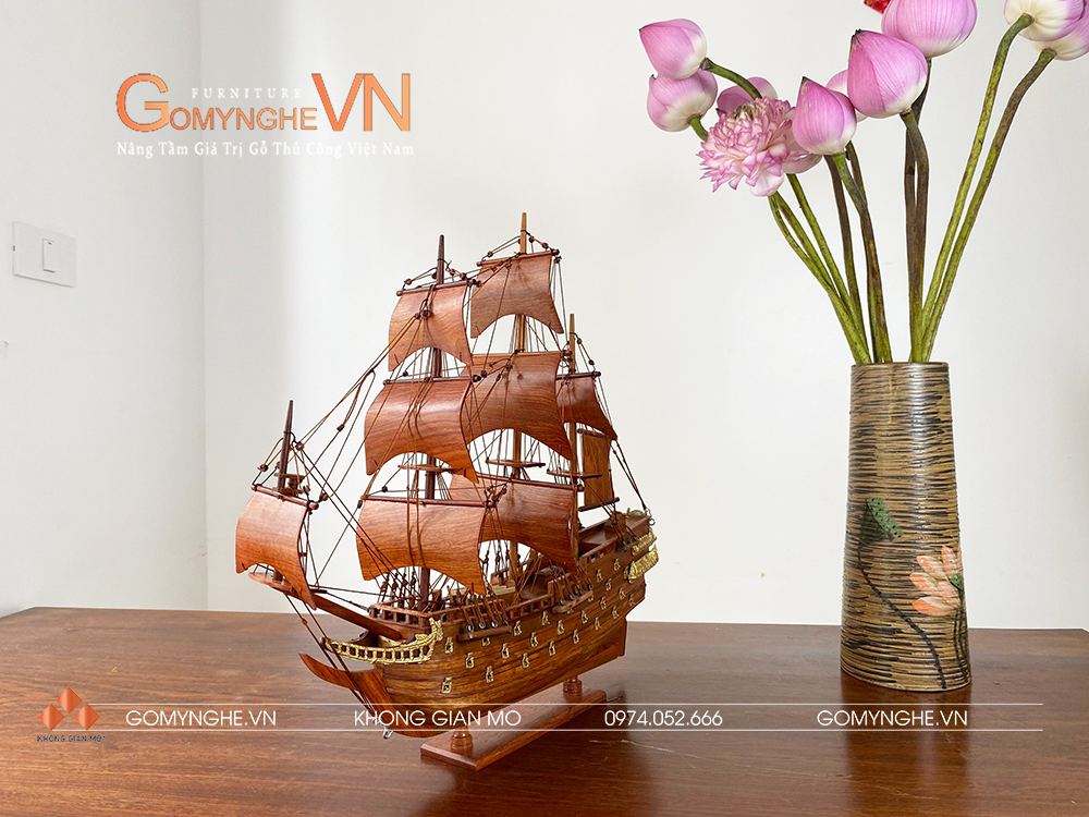 Mô hình thuyền gỗ hương đẻ bàn làm việc 