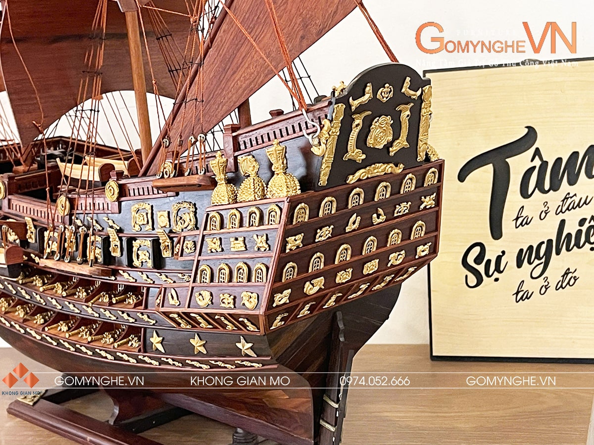 Thuyền gỗ trắc buồm hương