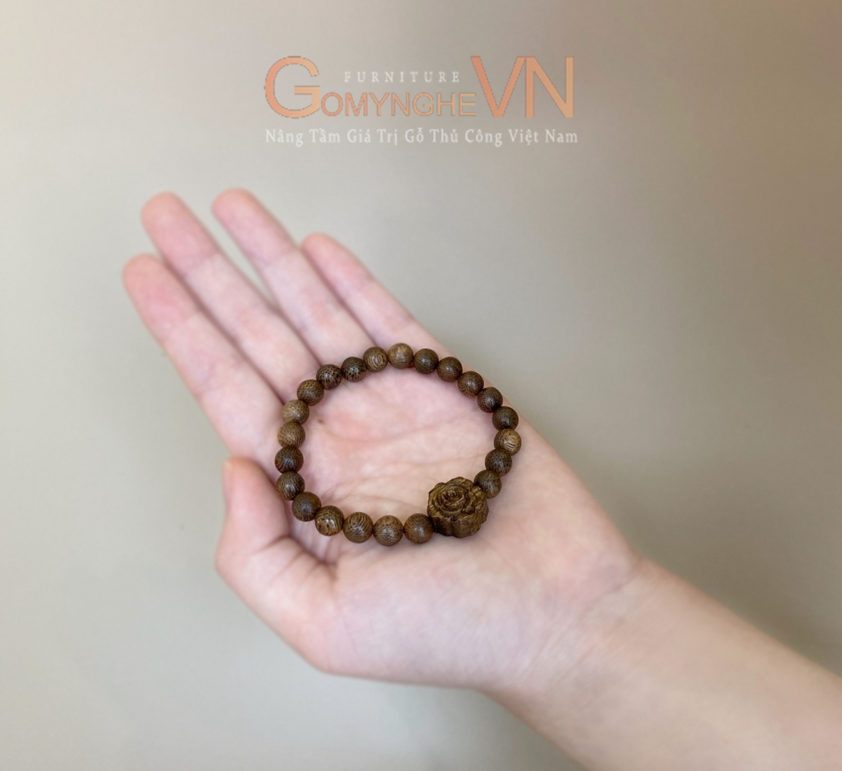 Vòng trầm hương đeo tay 22 hạt chram hoa hồng