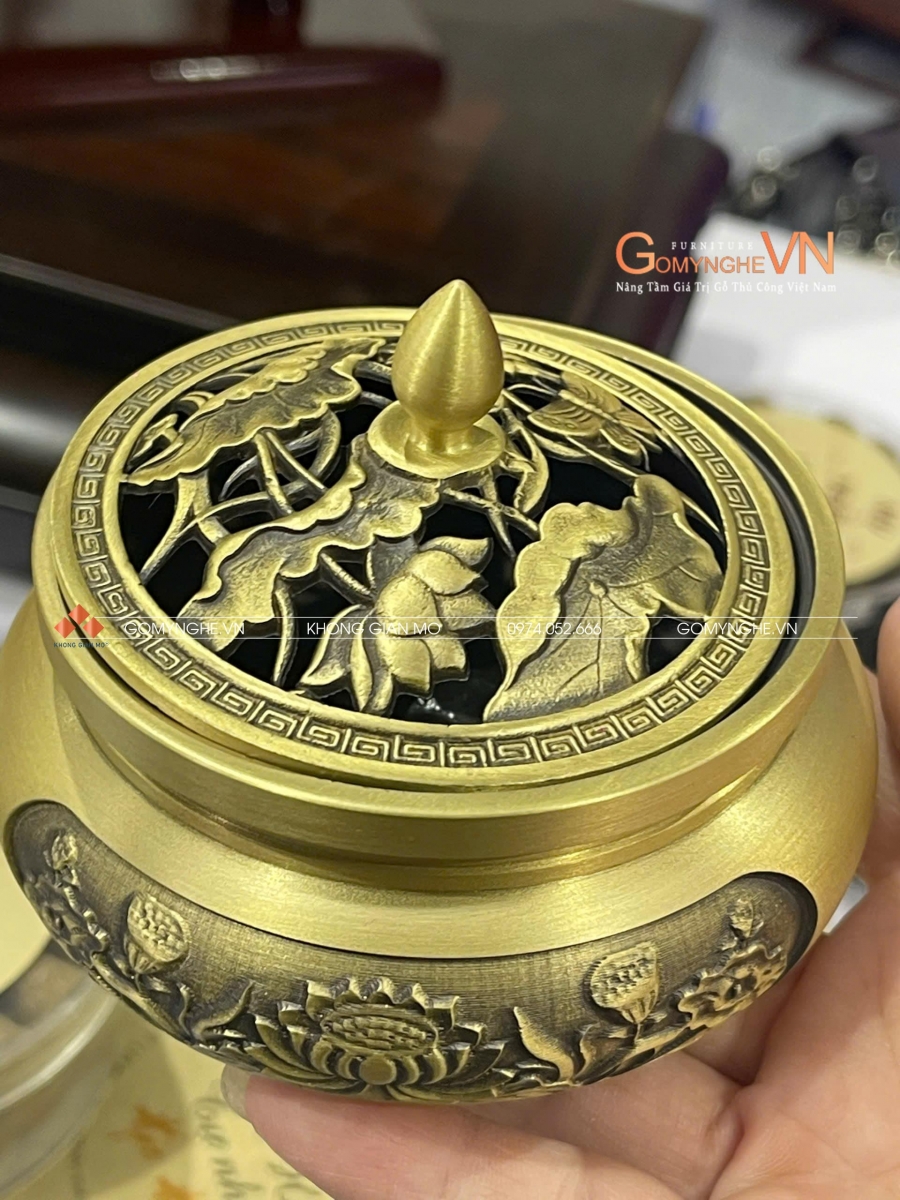 Lư xông trầm bằng đồng hoạt tiết hoa sen