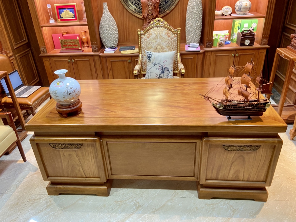 Thyền buồm gỗ - quà tặng hút tài lộc trang trí bàn làm việc bằng thuyền buồm gỗ