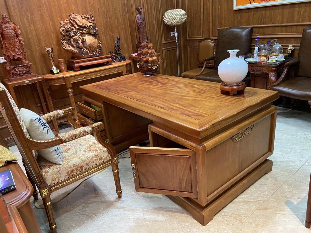 bàn giám đốc gỗ gõ phong cách hiện đại