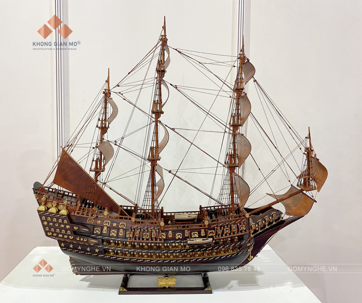 Mô hình thuyền gỗ thân Trắc buồm Hương phong thủy